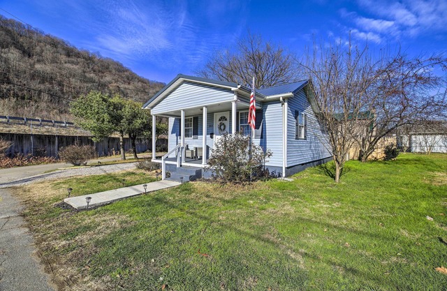 Pet-friendly Charleston Home w/ Fenced Yard!