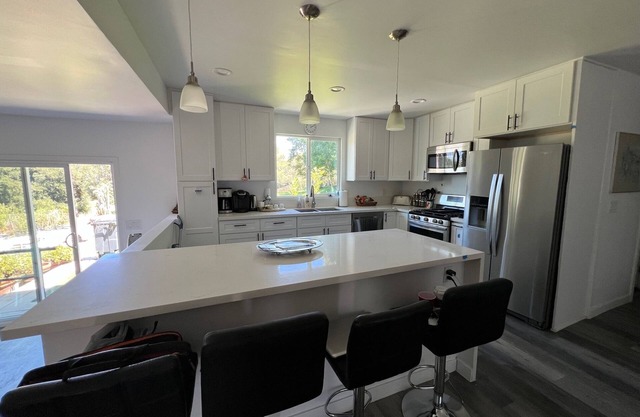Charming 3-bedroom house with AC, WiFi Pet friendly in lovely Escondido