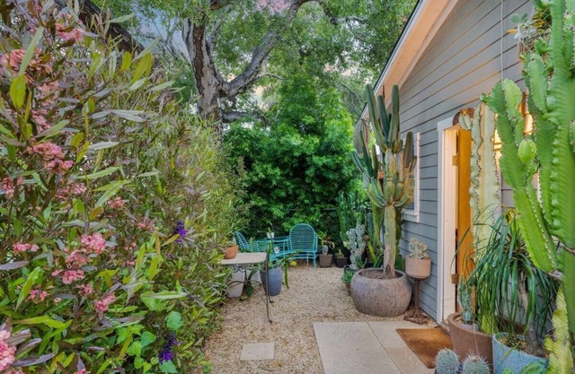 Pet-Friendly Coastal Hideaway| Steps from State St