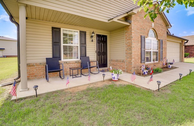 Pet-Friendly Collinsville Home ~ 19 Mi to Tulsa!