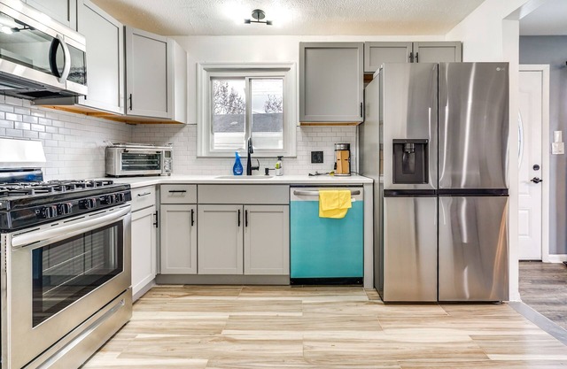 Pet-Friendly Columbus Home ~ 9 Mi to Downtown!