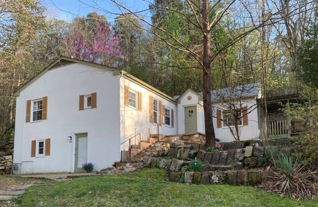 Pet-Friendly Cottage, Forest Views, 1 Mi to Hiking/Town/Dining