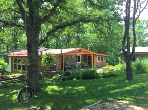Pet-Friendly Cottage Overlooking a Koi Pond near Mark Twain National Forest, Missouri