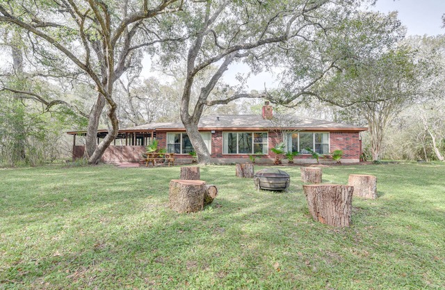 Pet-Friendly Damon Home w/ Hot Tub & Yard!