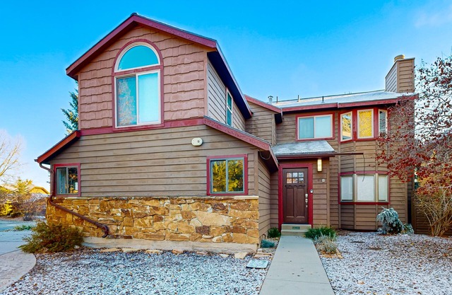 Pet-friendly duplex w/ mountain views, shared firepit and deck