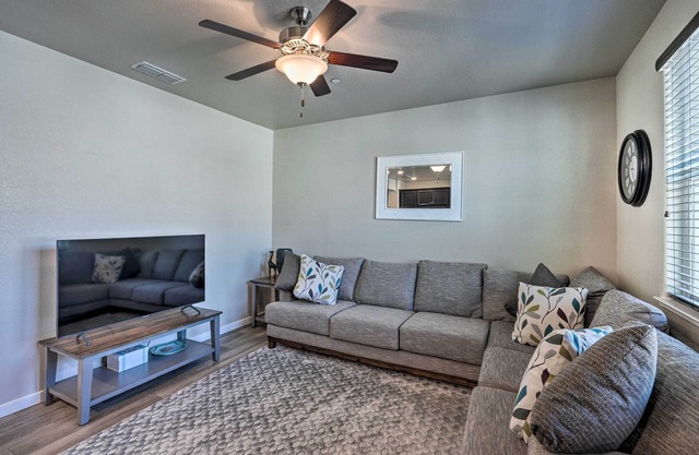 Pet-Friendly Elk Grove Retreat w/ Balcony!