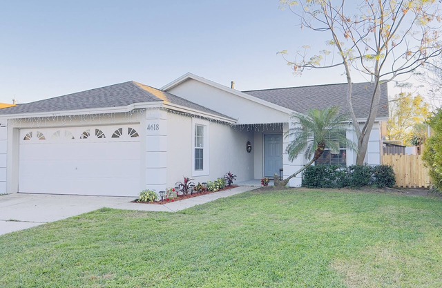 Pet Friendly Entire Villa Private Heated Pool Close to Disney