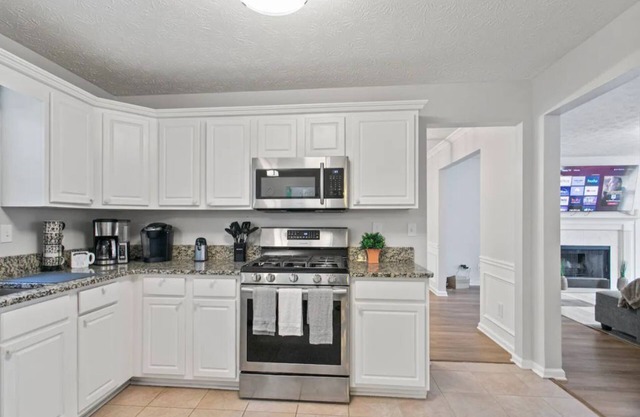Pet-Friendly Extended Stay w/BBQ and Sunroom