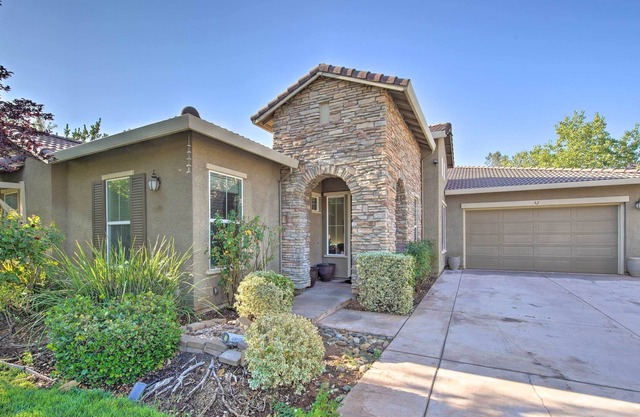 NEW! Pet-Friendly Family Home < 5 Mi to Redding!