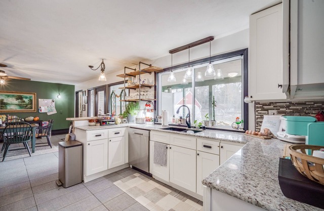 Pet-Friendly Farmhouse with Fenced Yard – Perfect for Families & Relaxation
