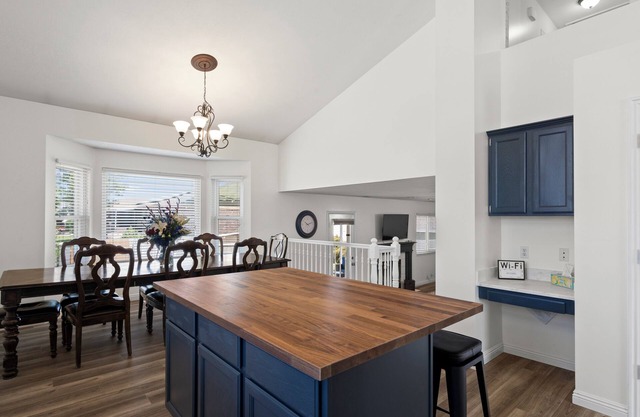Pet Friendly, Fireplace, 17Mi to Snowbird Ski