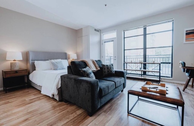 Chic Studio Apartment Near Forest Park