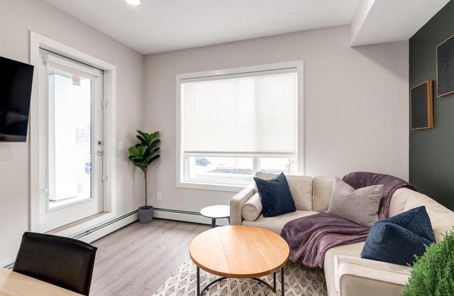 Pet Friendly, Free Parking, Close to Downtown