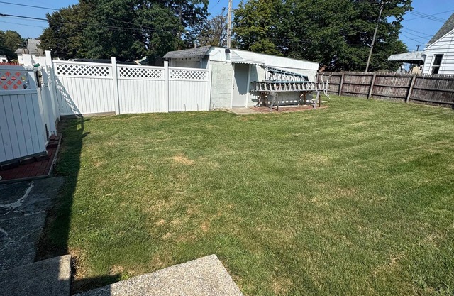 Pet-Friendly, Fully Fenced, 2-bedroom, Big Yard House