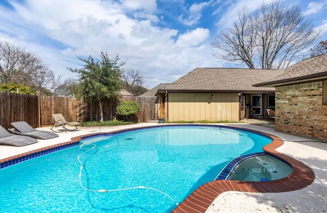 Schönes, aktualisiertes Haus mit 4 Schlafzimmern und privatem Pool
