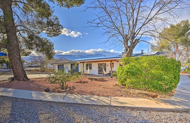 Pet-Friendly Gem w/ Treehouse: 20 Mi to Sedona