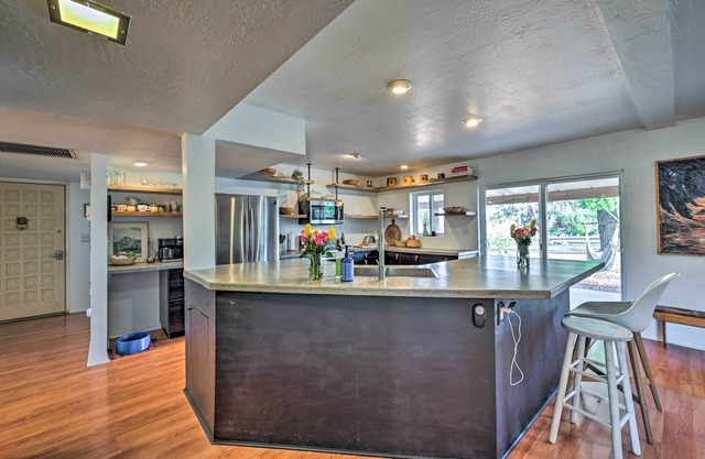 Pet-friendly Gem w/ Treehouse: 20 Mi to Sedona