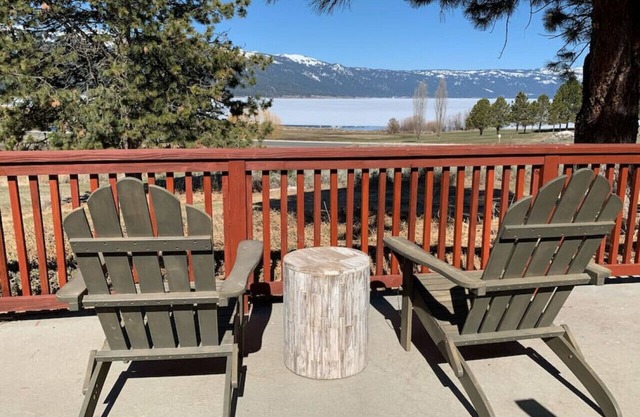 Pet Friendly Getaway Overlooking Lake Cascade