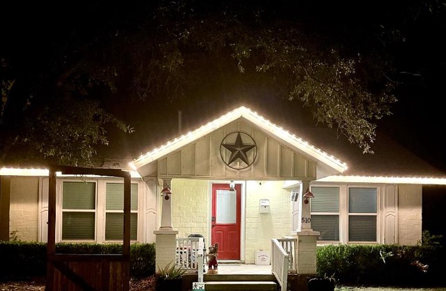 Pet Friendly Graham 2 Bedroom Home Christmas 365 at The Mistletoe Farm