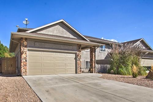 Pet-Friendly Grand Junction Townhome with Yard!