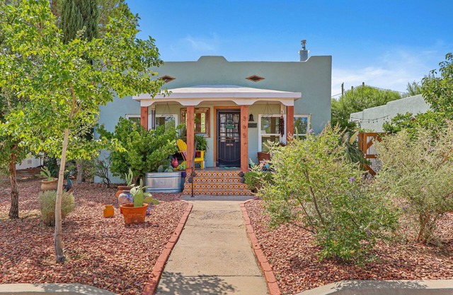 Cook's kitchen, great backyard, firepit & near DT, NMSU.