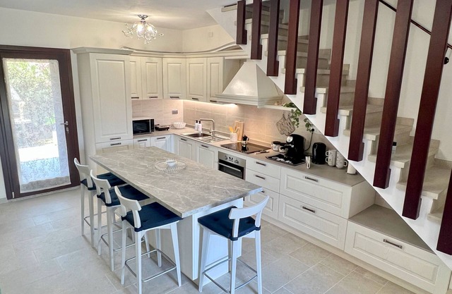Pet-Friendly Holiday Home Villetta La Cinta V2 with Sea View, Wi-Fi, Terrace & Garden