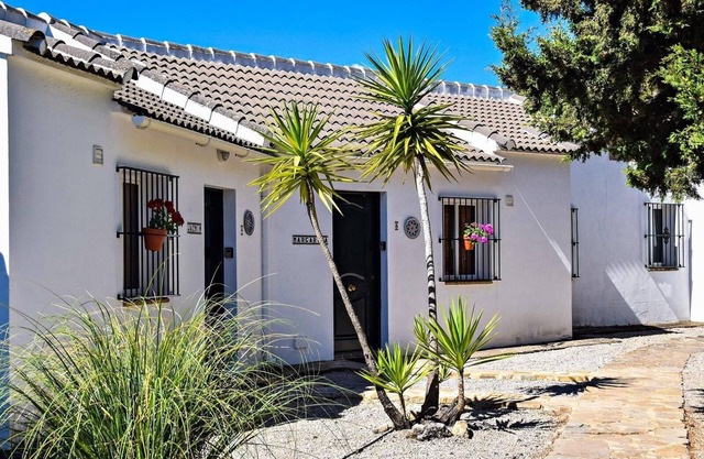 Haustierfreundliches Ferienhaus 'Romantisches Paradies 1' mit Pool, Garten und WLAN