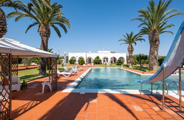 Haustierfreundliches Ferienhaus Villa ArKe mit Gemeinschaftspool und Terrasse