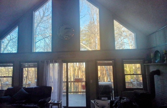 Pet friendly home in Moultonboro, NH