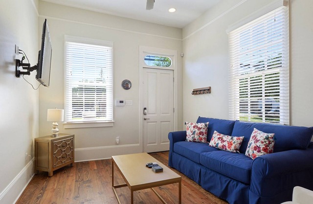 "1 Mile from the French Quarter for Large Groups - Fünf Schlafzimmer Haus, Schläft 10