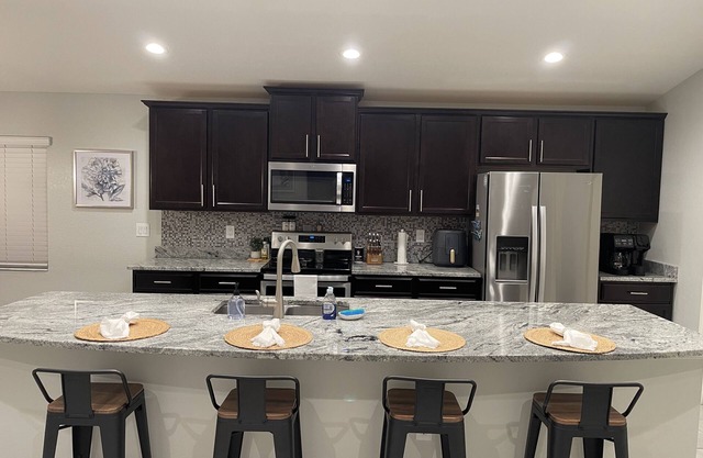 Pet Friendly Home 2 Miles from Legoland/Peppa Pig Water Park - Privately Fenced