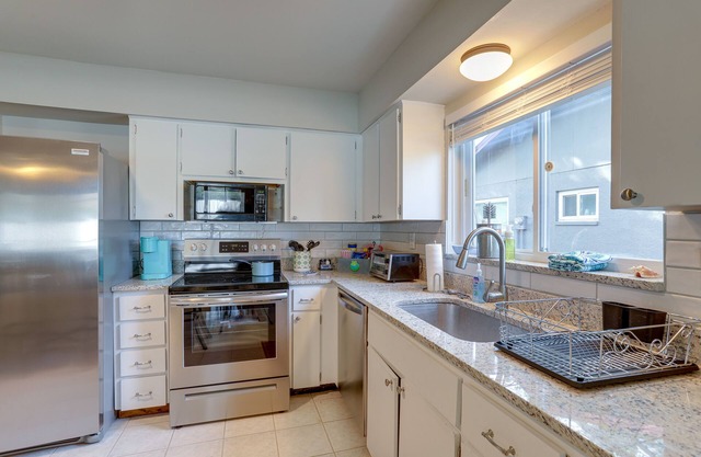 Pet-friendly Home w/ Pool in Palm Harbor!