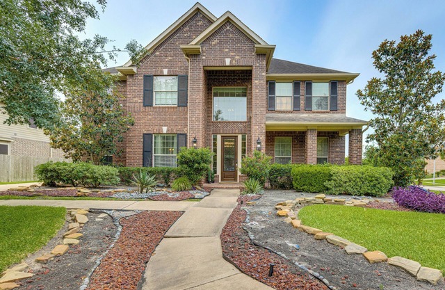 Pet-Friendly Home w/ Patio & Yard in Rosharon