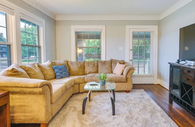 Pet-Friendly Home w/ Yard, Near Downtown Royal Oak