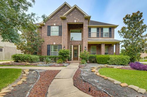 Pet-Friendly Home with Patio and Yard in Rosharon
