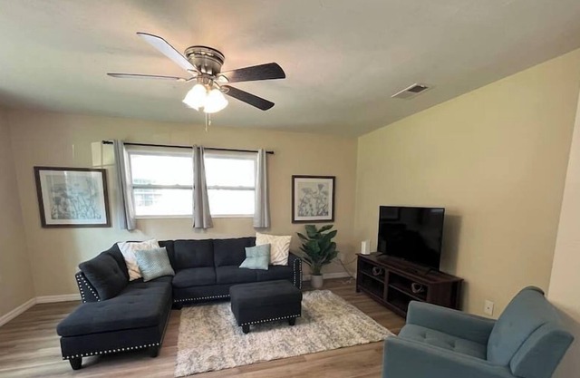 Pet Friendly Homey 3bed 1 bath