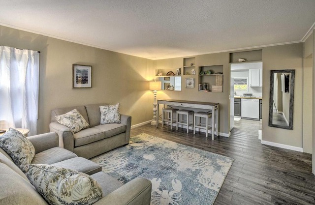 Pet-Friendly Hoquiam Cottage Near River Access!