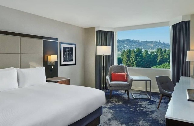 Pet-friendly Hotel with Outdoor Pool, Waterfront Lagoon View, Prime Location!