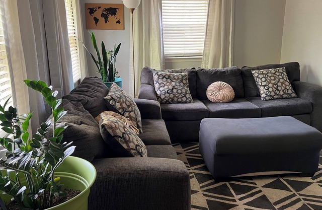Pet-friendly house w/ fenced backyard-minutes from downtown & furniture market.
