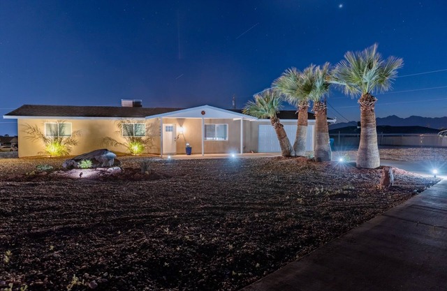 Pet friendly Lake Home w/Open Concept, Boat Parking