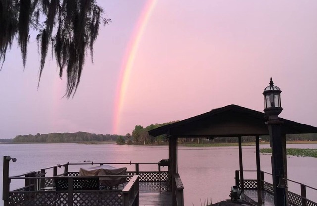 Pet-Friendly Lake View Retreat with Stunning Views & Fun!