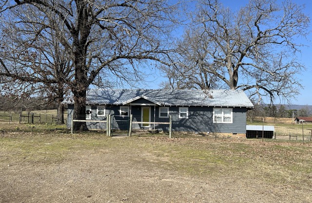 Pet-friendly, lakes, state parks, mountains, world class biking trails, hiking
