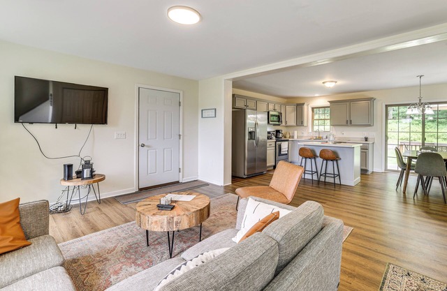 Pet-Friendly Lebanon House w/ Lake Access!
