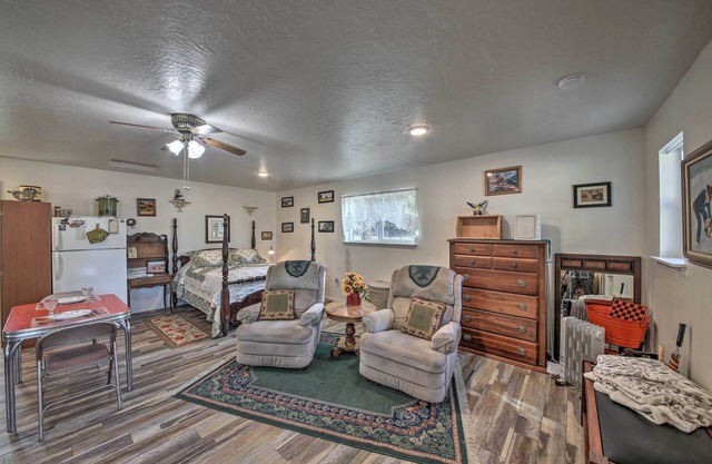 Pet-Friendly Libby Cottage w/ Mountain Views!