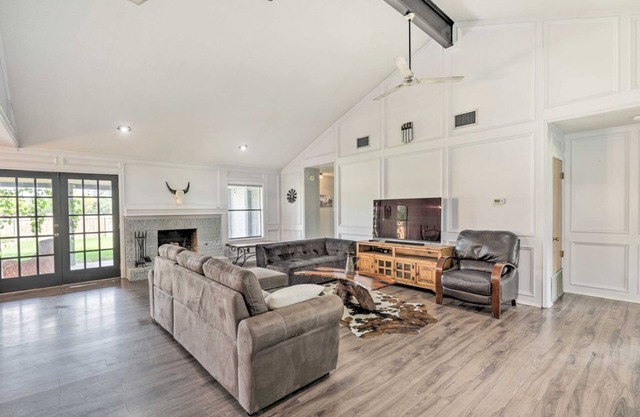 Pet-Friendly Lockhart Home w/ Private Yard!