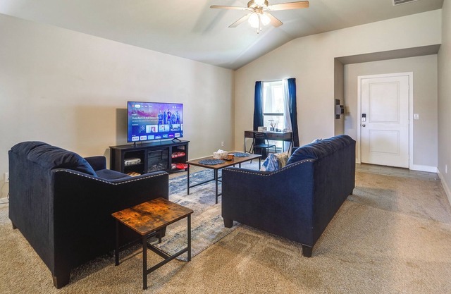 Pet-Friendly Lubbock Home - 10 Mi to Downtown