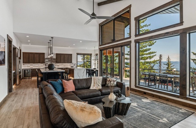 Pet Friendly Luxe Home w/Hot Tub - Sleeps 12