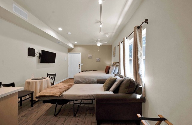 Pet friendly luxury suite surrounded by nature!