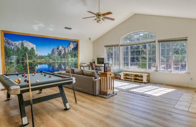 Pet Friendly Mariposa Retreat with Spacious Patio!