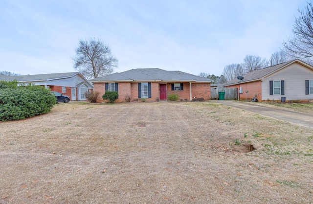 Pet-Friendly Millbrook Home: Patio & Yard!